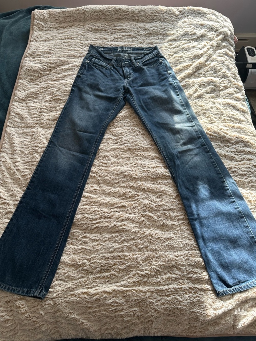 Classic Men’s Bootcut Jeans in Medium Blue